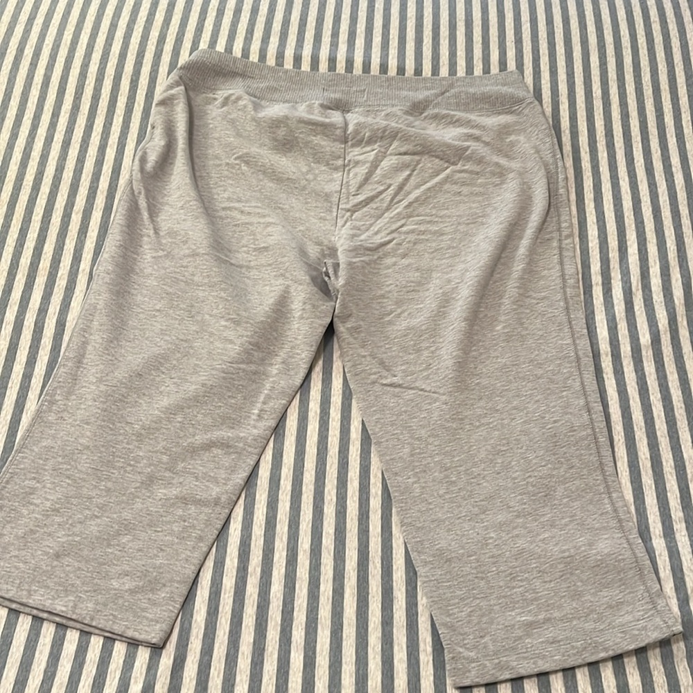 Old Navy Grey Cropped Sweatpants - Picture 2 of 4